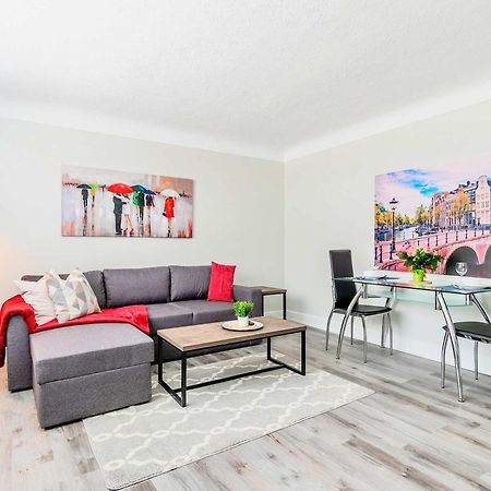 Modern Apartment In Corktown Hamilton Sleeps 4 Exterior photo