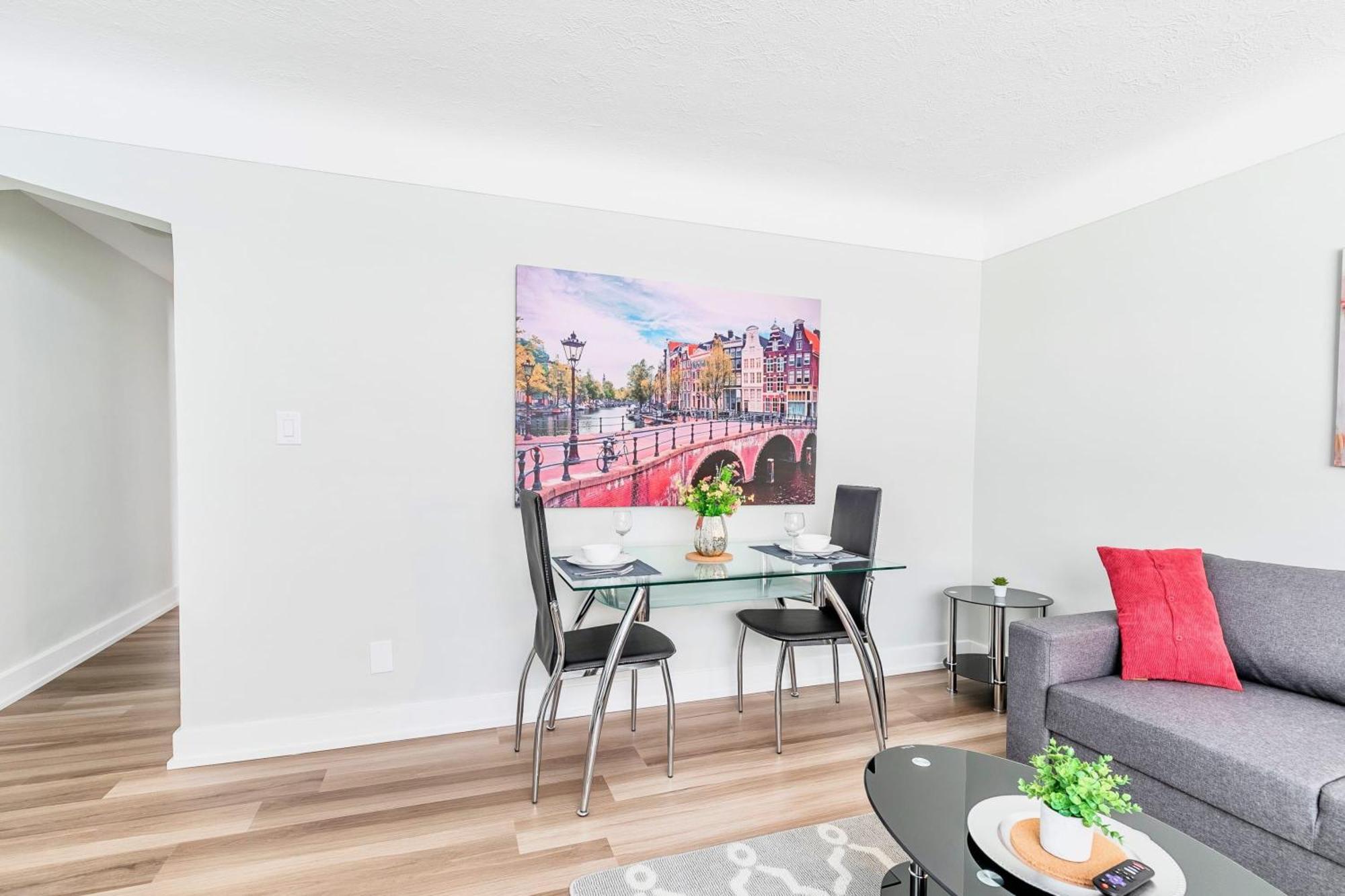 Modern Apartment In Corktown Hamilton Sleeps 4 Exterior photo