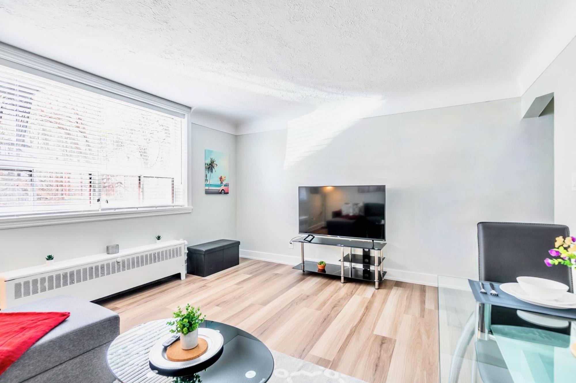 Modern Apartment In Corktown Hamilton Sleeps 4 Exterior photo