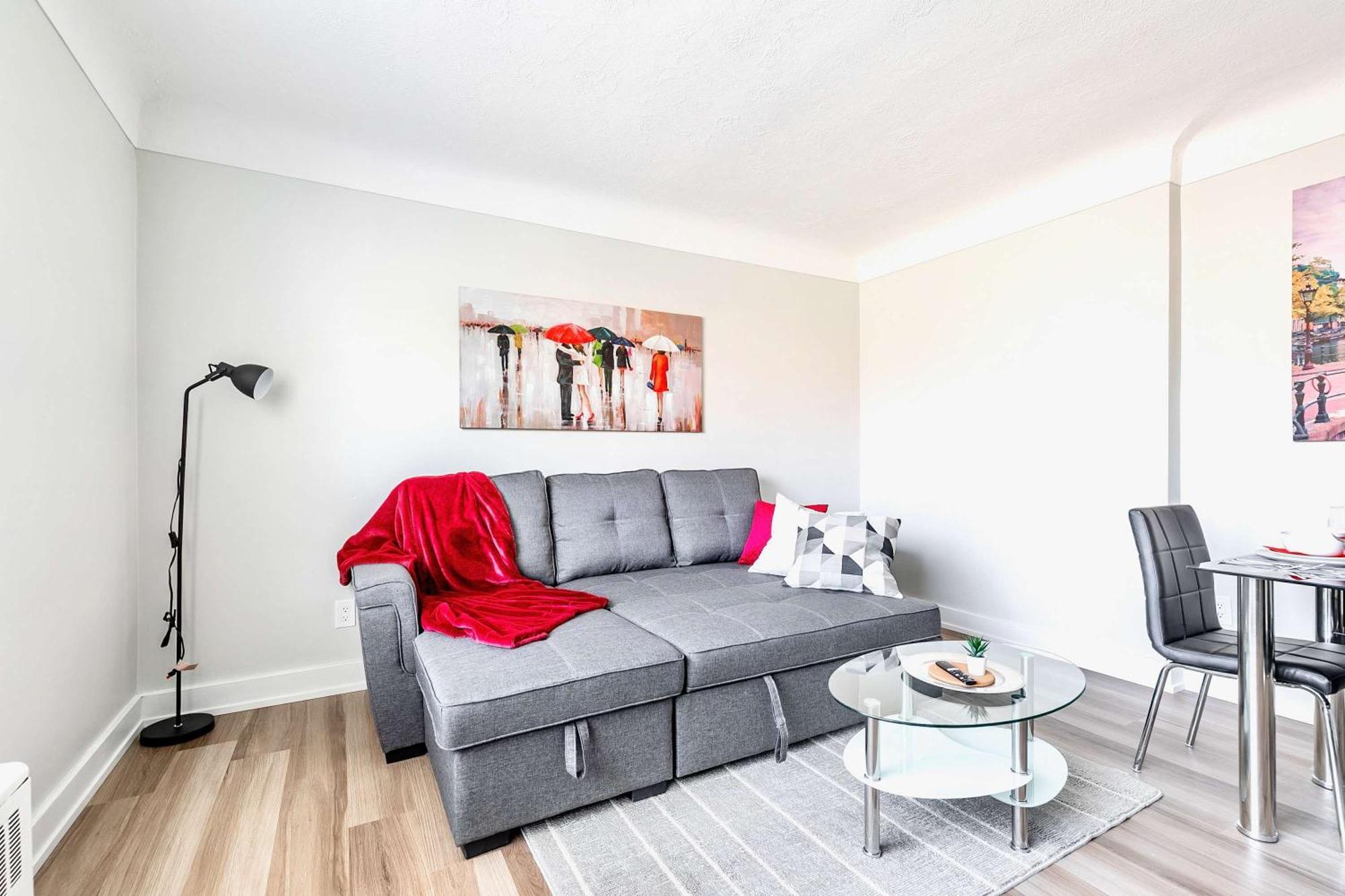 Modern Apartment In Corktown Hamilton Sleeps 4 Exterior photo