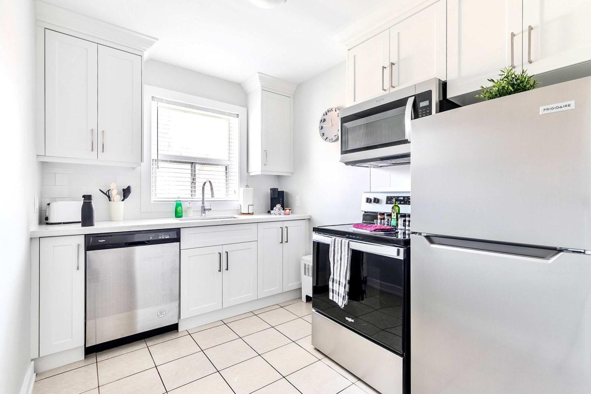 Modern Apartment In Corktown Hamilton Sleeps 4 Exterior photo